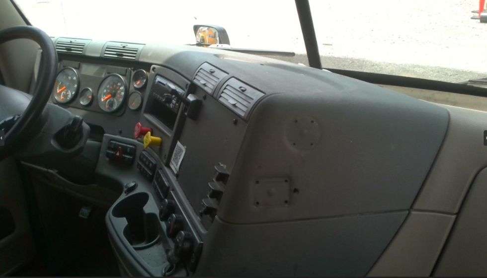 Day Cab Tractor-Heavy Duty Tractors-Freightliner-2018-Cascadia 11364ST-West Mifflin-PA-318,512\n\t\tmiles-$ 42,750 - Image 14