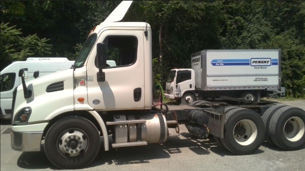 2018 Freightliner Cascadia 113" sleeper cab photo 4