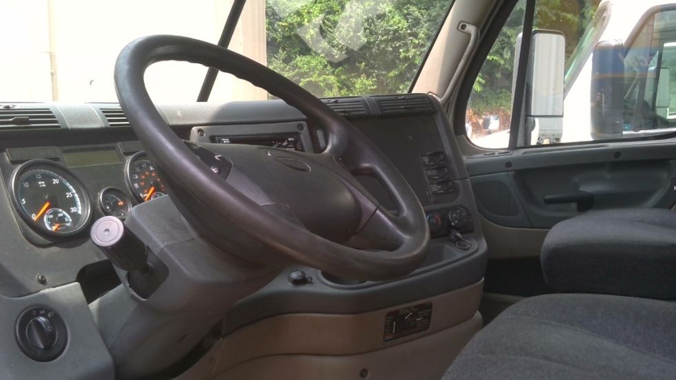 Day Cab Tractor-Heavy Duty Tractors-Freightliner-2018-Cascadia 11364ST-West Mifflin-PA-318,512\n\t\tmiles-$ 42,750 - Image 9