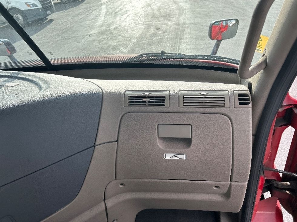 Day Cab Tractor-Heavy Duty Tractors-Freightliner-2018-Cascadia 11364ST-West Sacramento-CA-284,610\n\t\tmiles-$ 37,250 - Image 13