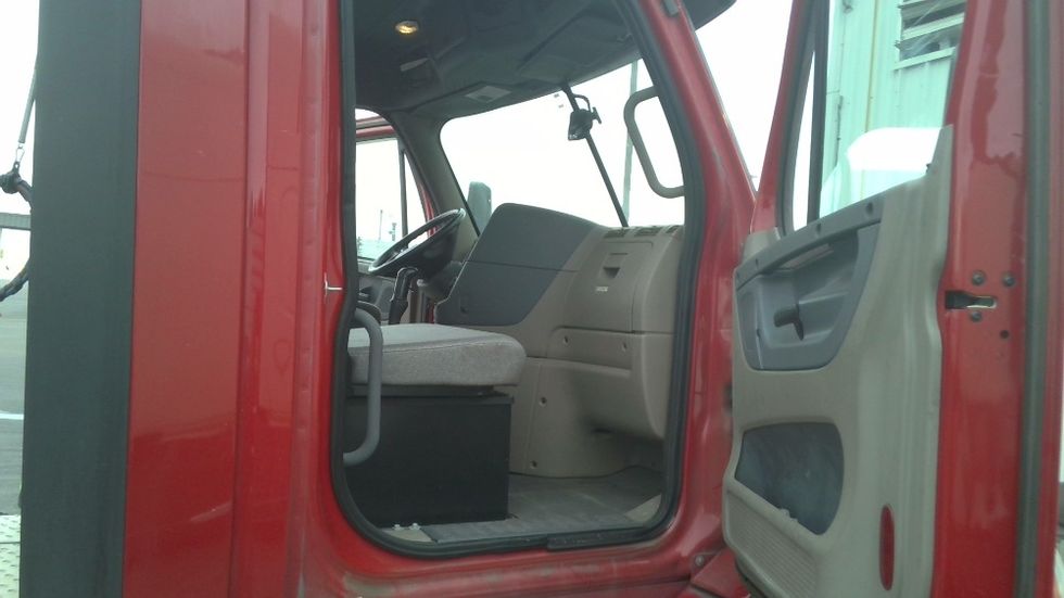 Day Cab Tractor-Heavy Duty Tractors-Freightliner-2018-Cascadia 11364ST-West Sacramento-CA-290,233\n\t\tmiles-$ 37,250 - Image 11