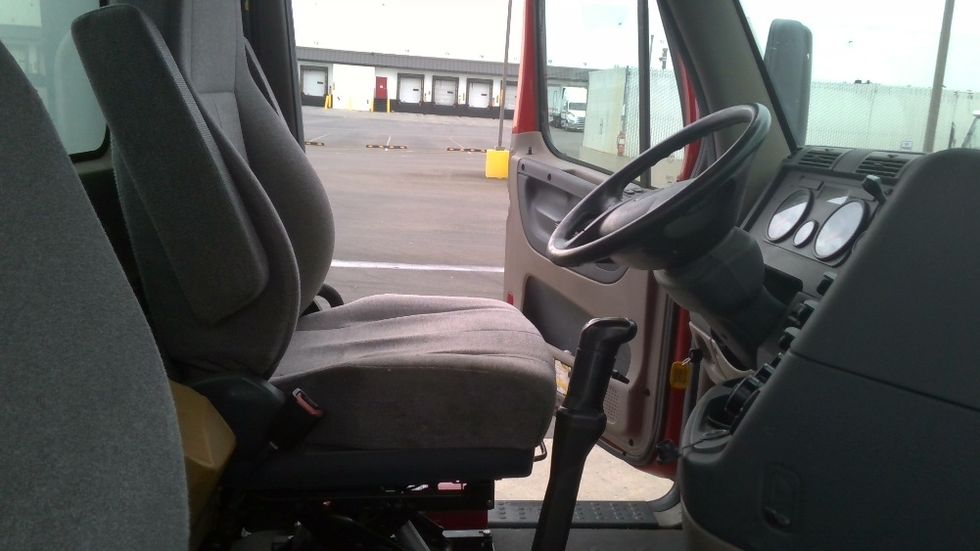 Day Cab Tractor-Heavy Duty Tractors-Freightliner-2018-Cascadia 11364ST-West Sacramento-CA-290,233\n\t\tmiles-$ 37,250 - Image 13