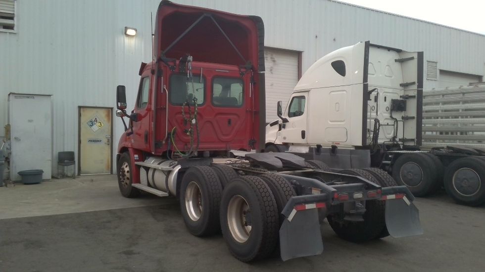 Day Cab Tractor-Heavy Duty Tractors-Freightliner-2018-Cascadia 11364ST-West Sacramento-CA-290,233\n\t\tmiles-$ 37,250 - Image 5