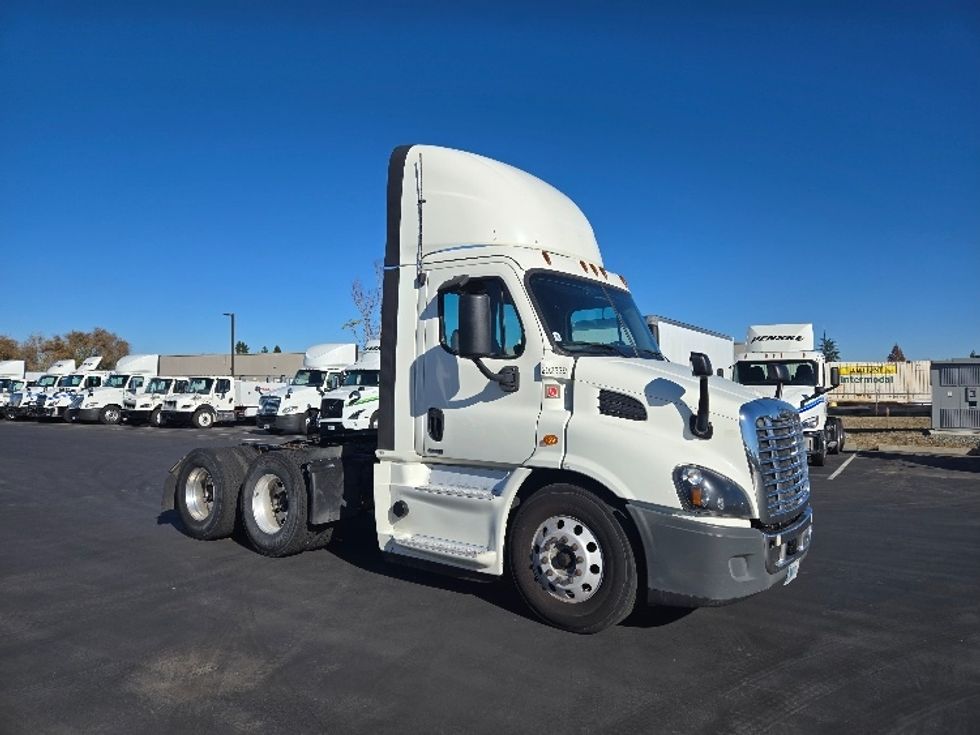 Day Cab Tractor-Heavy Duty Tractors-Freightliner-2018-Cascadia 11364ST-West Sacramento-CA-506,562
miles-$ 34,750