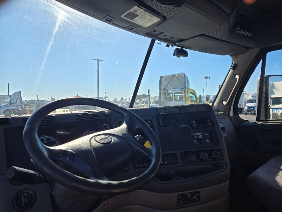 Day Cab Tractor-Heavy Duty Tractors-Freightliner-2018-Cascadia 11364ST-West Sacramento-CA-506,562\n\t\tmiles-$ 34,750 - Image 10