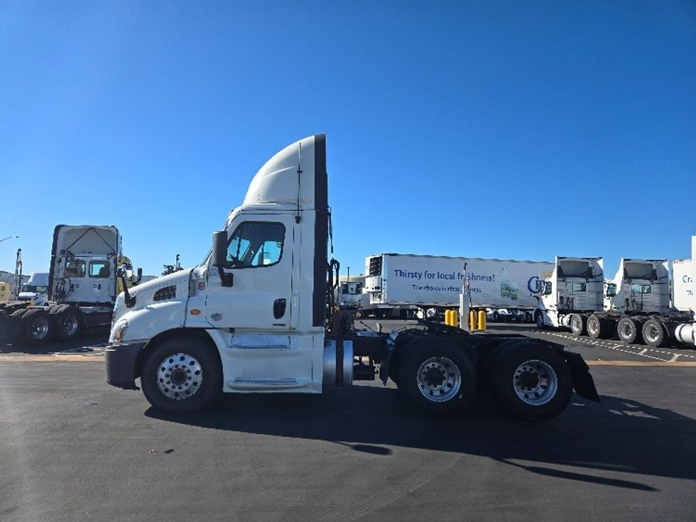 Day Cab Tractor-Heavy Duty Tractors-Freightliner-2018-Cascadia 11364ST-West Sacramento-CA-506,562\n\t\tmiles-$ 34,750 - Image 4