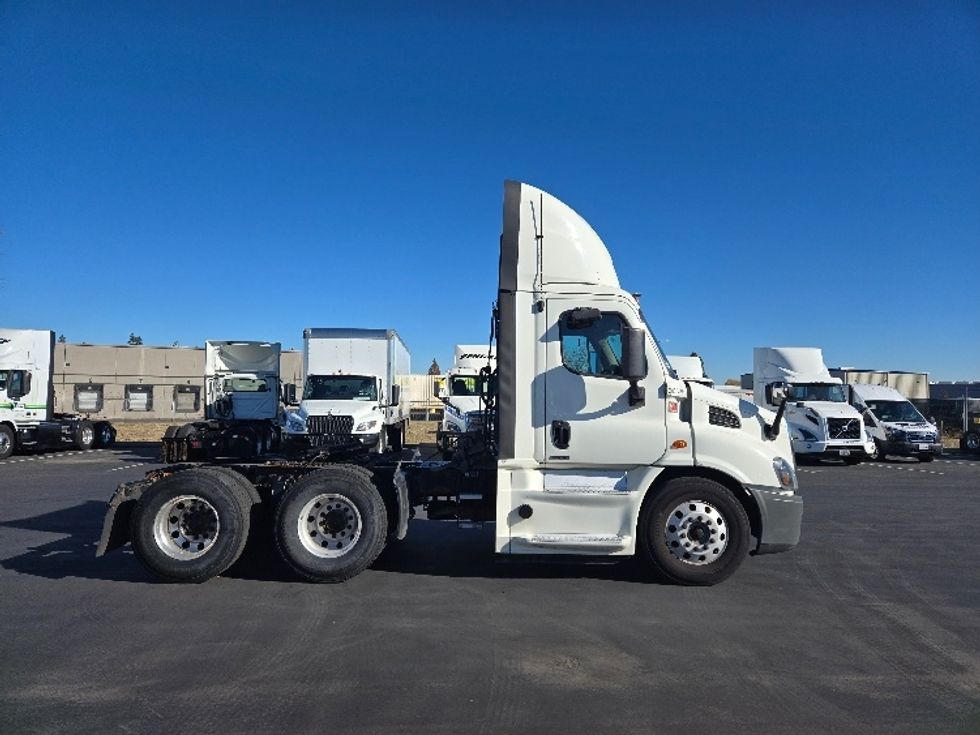 Day Cab Tractor-Heavy Duty Tractors-Freightliner-2018-Cascadia 11364ST-West Sacramento-CA-506,562\n\t\tmiles-$ 34,750 - Image 8