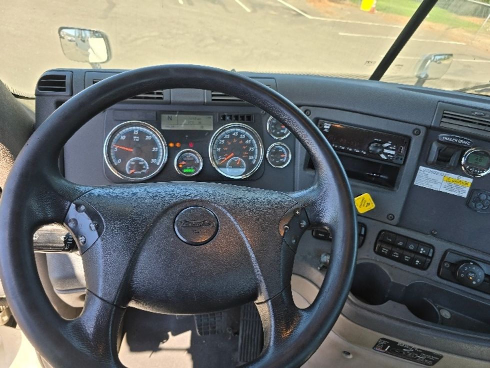 Day Cab Tractor-Heavy Duty Tractors-Freightliner-2018-Cascadia 11364ST-West Sacramento-CA-597,427\n\t\tmiles-$ 26,250 - Image 11