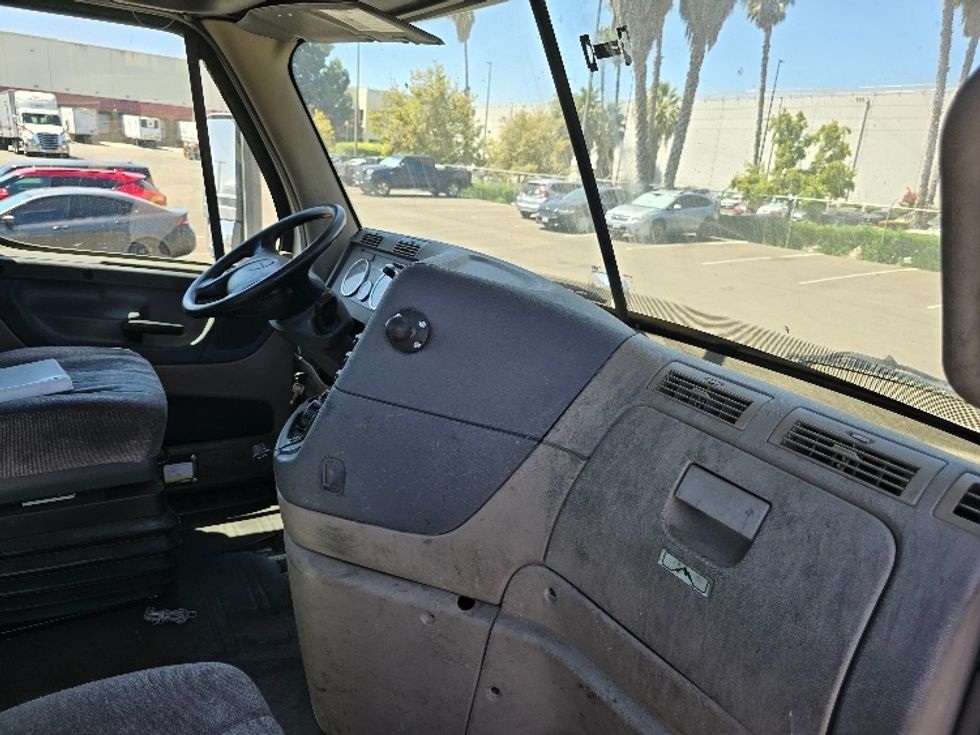 Day Cab Tractor-Heavy Duty Tractors-Freightliner-2018-Cascadia 11364ST-West Sacramento-CA-597,427\n\t\tmiles-$ 26,250 - Image 13