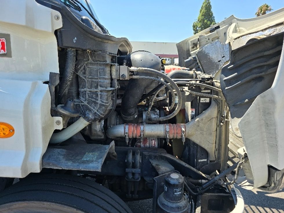 Day Cab Tractor-Heavy Duty Tractors-Freightliner-2018-Cascadia 11364ST-West Sacramento-CA-597,427\n\t\tmiles-$ 26,250 - Image 15