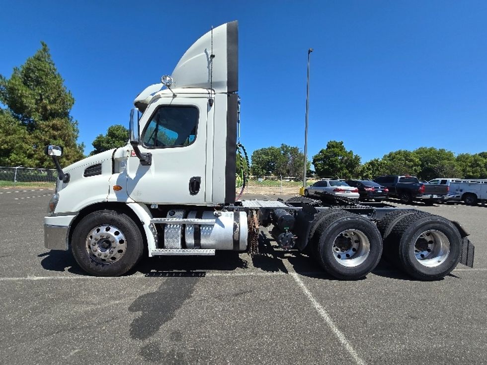 Day Cab Tractor-Heavy Duty Tractors-Freightliner-2018-Cascadia 11364ST-West Sacramento-CA-597,427\n\t\tmiles-$ 26,250 - Image 4
