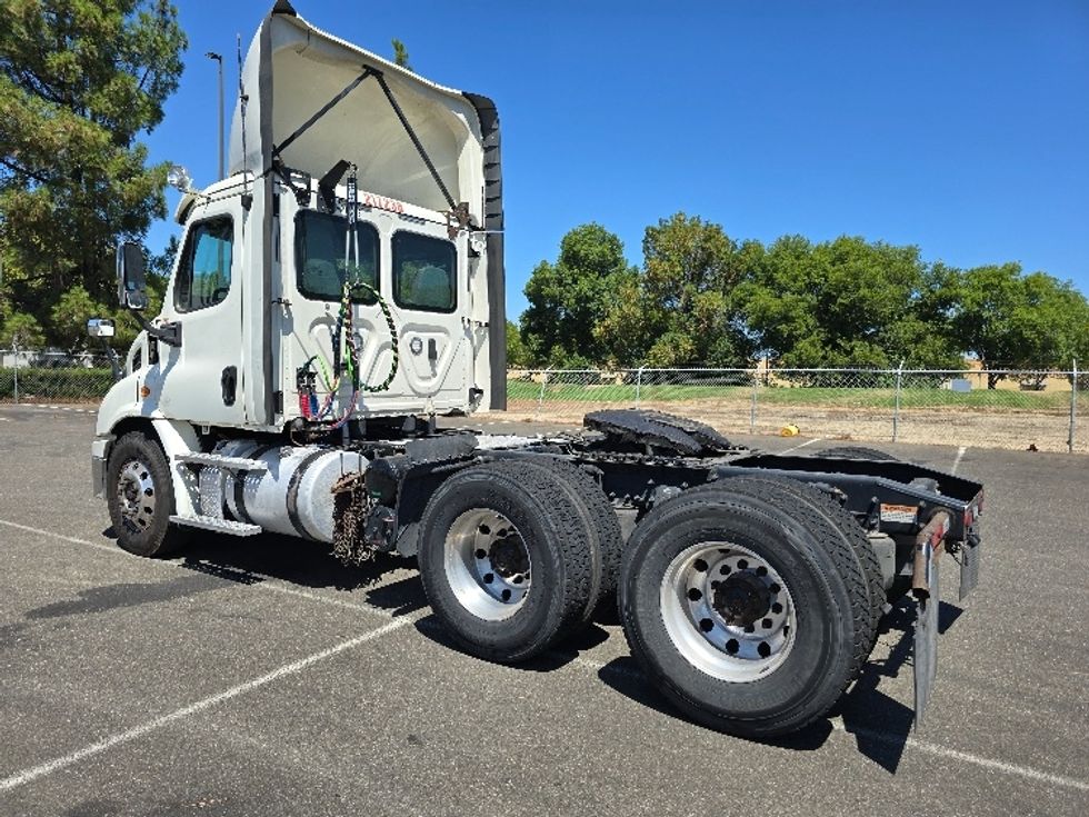 Day Cab Tractor-Heavy Duty Tractors-Freightliner-2018-Cascadia 11364ST-West Sacramento-CA-597,427\n\t\tmiles-$ 26,250 - Image 5