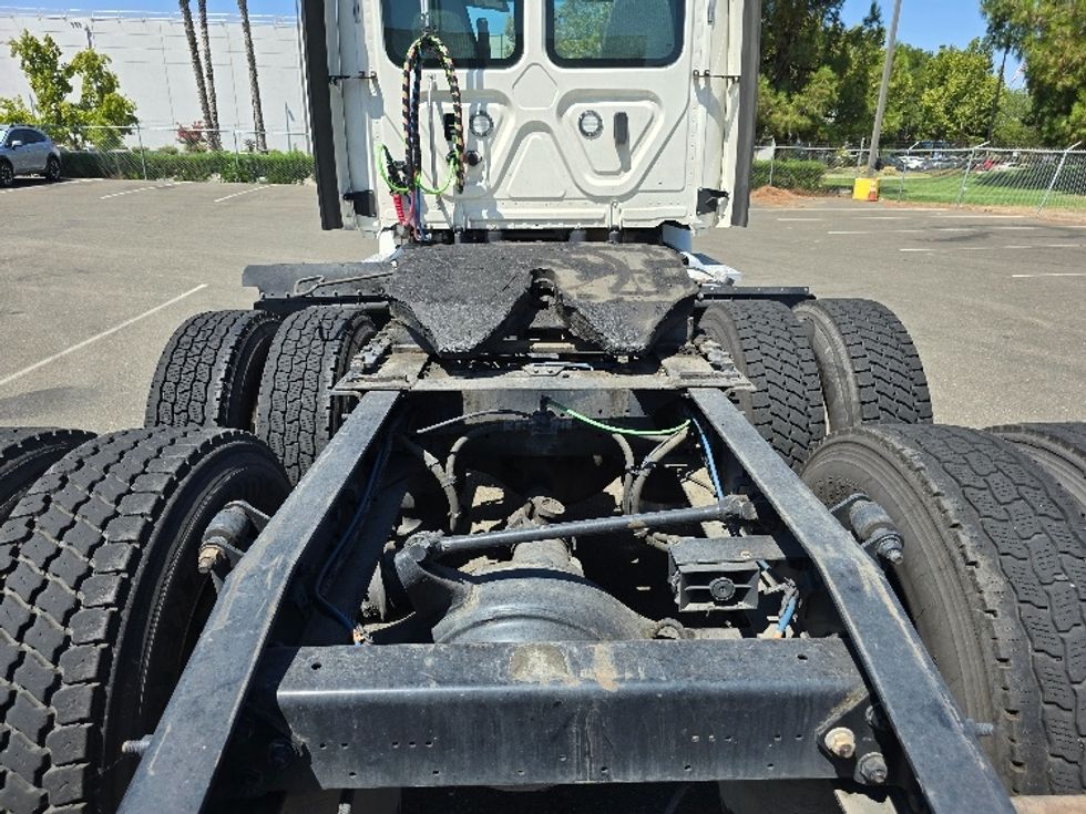 Day Cab Tractor-Heavy Duty Tractors-Freightliner-2018-Cascadia 11364ST-West Sacramento-CA-597,427\n\t\tmiles-$ 26,250 - Image 6