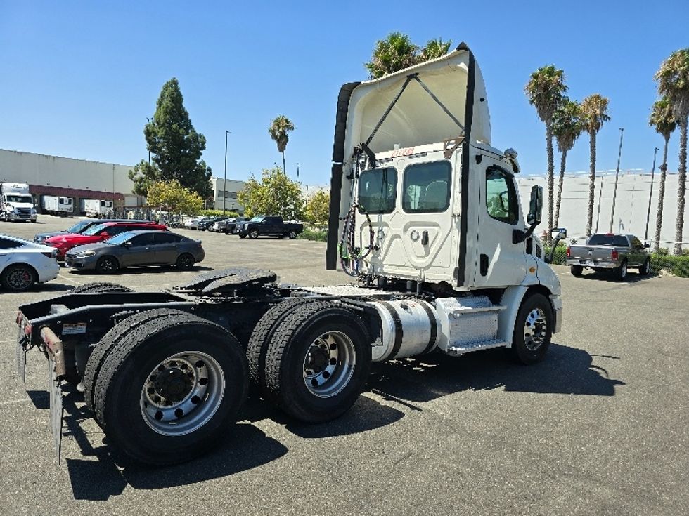 Day Cab Tractor-Heavy Duty Tractors-Freightliner-2018-Cascadia 11364ST-West Sacramento-CA-597,427\n\t\tmiles-$ 26,250 - Image 7