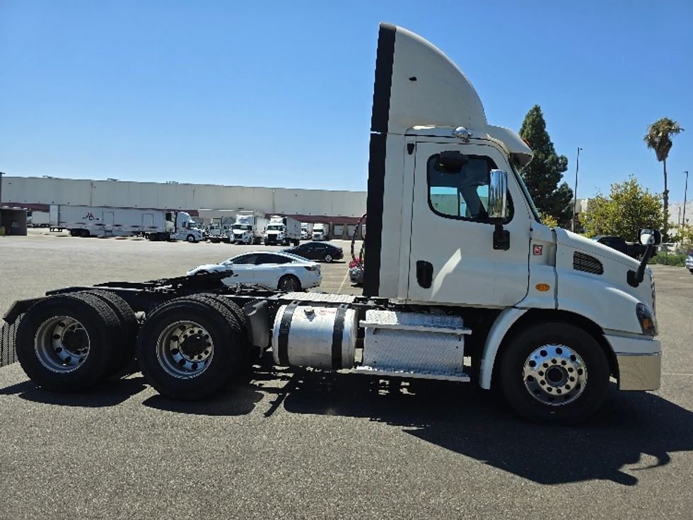 Day Cab Tractor-Heavy Duty Tractors-Freightliner-2018-Cascadia 11364ST-West Sacramento-CA-597,427\n\t\tmiles-$ 26,250 - Image 8