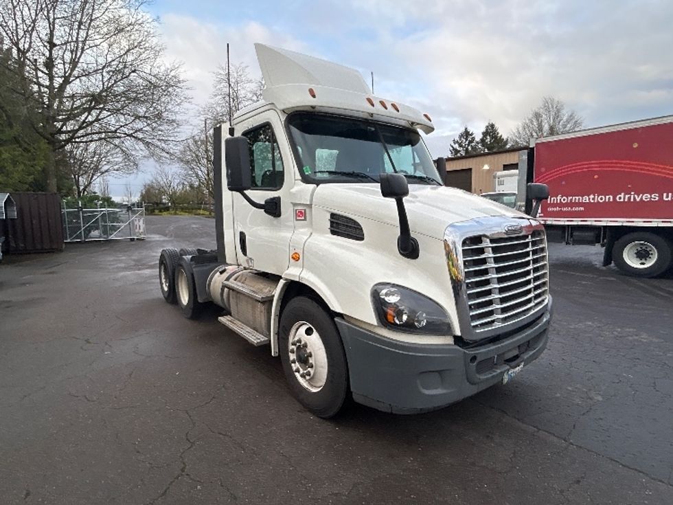Day Cab Tractor-Heavy Duty Tractors-Freightliner-2018-Cascadia 11364ST-Wilsonville-OR-290,534\n\t\tmiles-$ 40,250 - Image 1