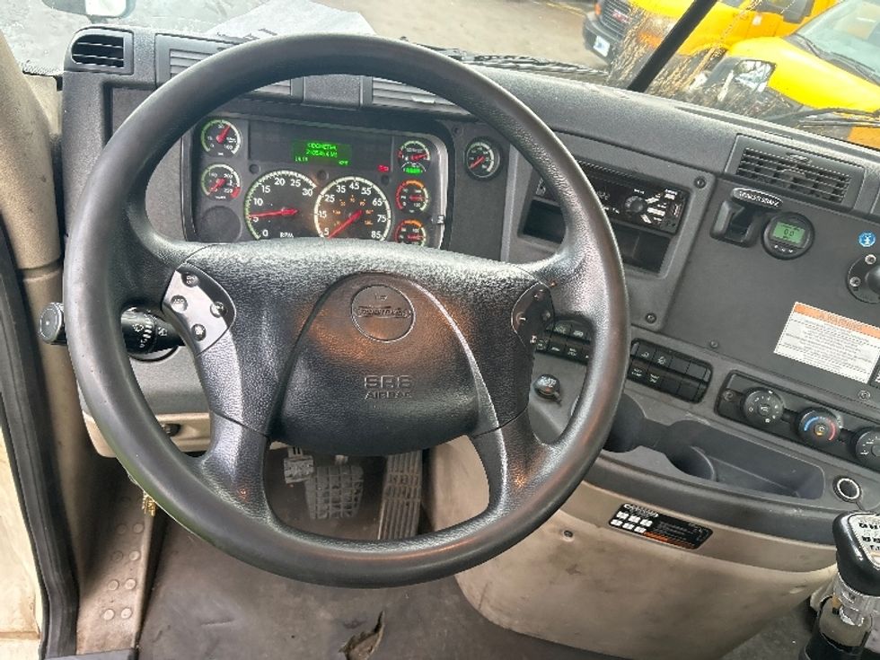Day Cab Tractor-Heavy Duty Tractors-Freightliner-2018-Cascadia 11364ST-Wilsonville-OR-290,534\n\t\tmiles-$ 40,250 - Image 11