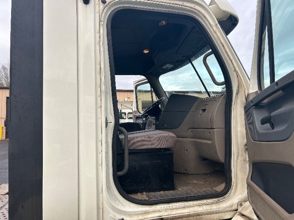 Day Cab Tractor-Heavy Duty Tractors-Freightliner-2018-Cascadia 11364ST-Wilsonville-OR-290,534\n\t\tmiles-$ 40,250 - Image 12