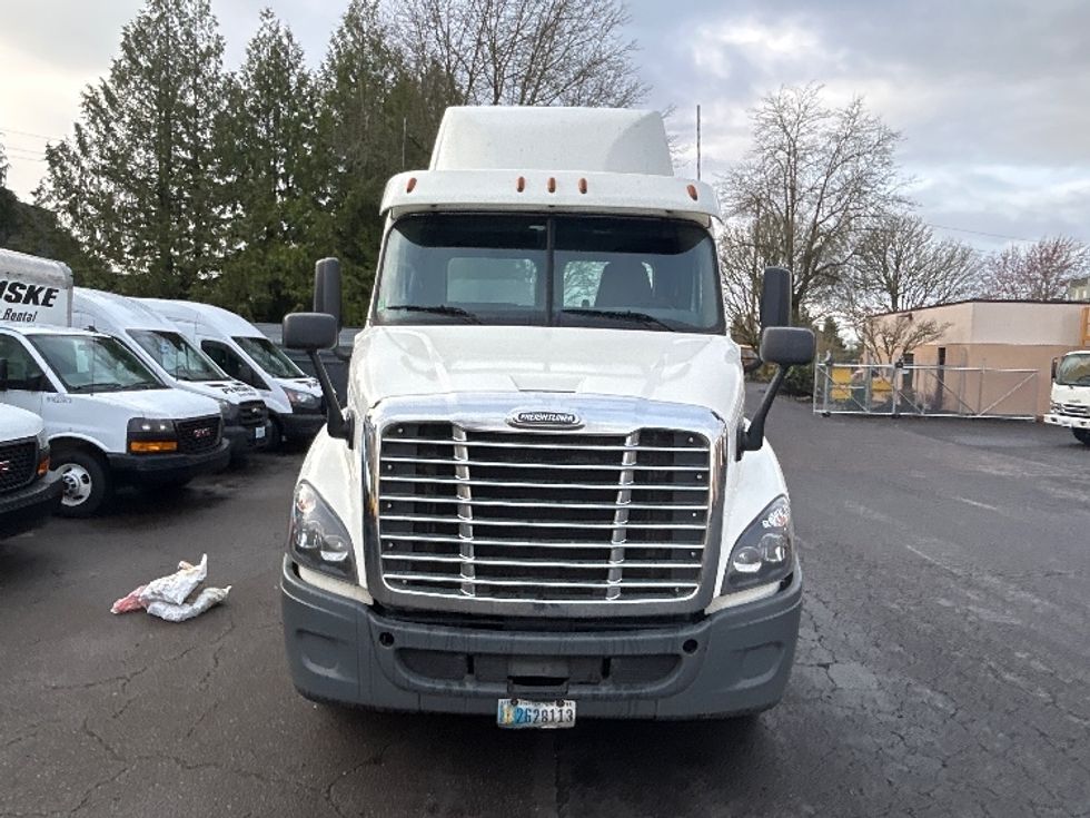 Day Cab Tractor-Heavy Duty Tractors-Freightliner-2018-Cascadia 11364ST-Wilsonville-OR-290,534\n\t\tmiles-$ 40,250 - Image 2