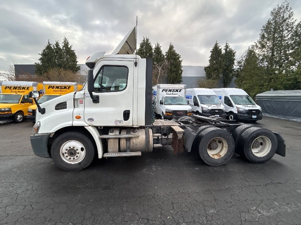 Day Cab Tractor-Heavy Duty Tractors-Freightliner-2018-Cascadia 11364ST-Wilsonville-OR-290,534\n\t\tmiles-$ 40,250 - Image 4