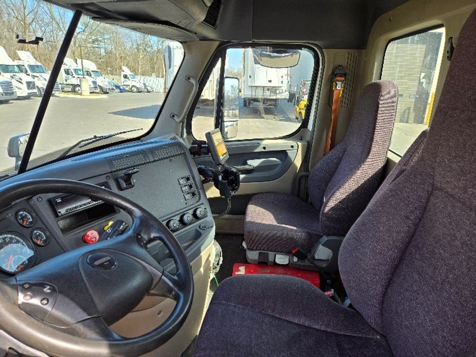 Day Cab Tractor-Heavy Duty Tractors-Freightliner-2018-Cascadia 11364ST-Ypsilanti-MI-314,782\n\t\tmiles-$ 37,000 - Image 10