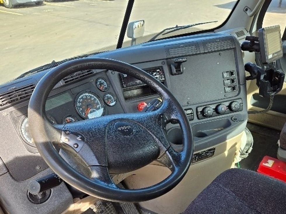 Day Cab Tractor-Heavy Duty Tractors-Freightliner-2018-Cascadia 11364ST-Ypsilanti-MI-314,782\n\t\tmiles-$ 37,000 - Image 11