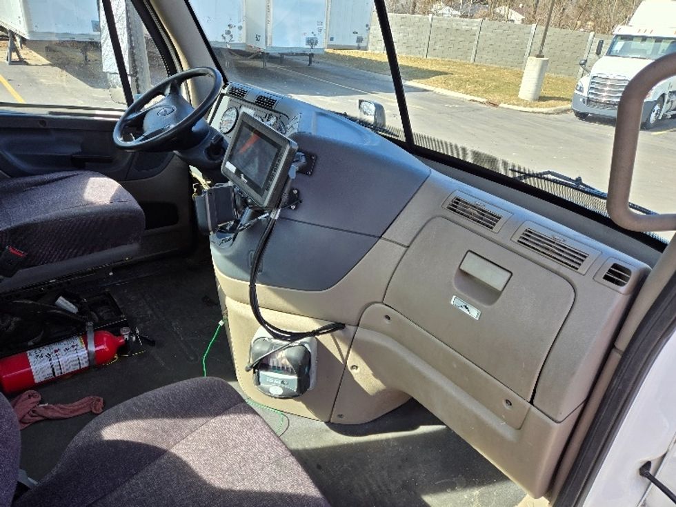 Day Cab Tractor-Heavy Duty Tractors-Freightliner-2018-Cascadia 11364ST-Ypsilanti-MI-314,782\n\t\tmiles-$ 37,000 - Image 13