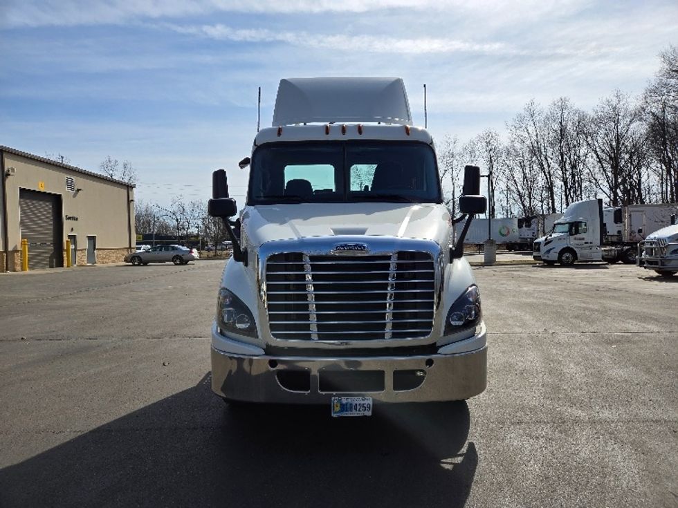 Day Cab Tractor-Heavy Duty Tractors-Freightliner-2018-Cascadia 11364ST-Ypsilanti-MI-314,782\n\t\tmiles-$ 37,000 - Image 2