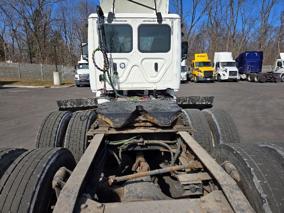 Day Cab Tractor-Heavy Duty Tractors-Freightliner-2018-Cascadia 11364ST-Ypsilanti-MI-314,782\n\t\tmiles-$ 37,000 - Image 6