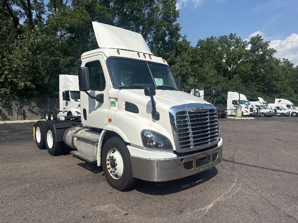 Day Cab Tractor-Heavy Duty Tractors-Freightliner-2018-Cascadia 11364ST-Ypsilanti-MI-515,617\n\t\tmiles-$ 29,500 - Image 1