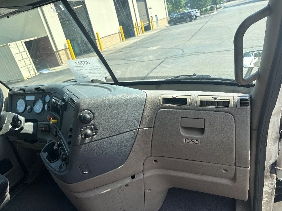 Day Cab Tractor-Heavy Duty Tractors-Freightliner-2018-Cascadia 11364ST-Ypsilanti-MI-515,617\n\t\tmiles-$ 29,500 - Image 13