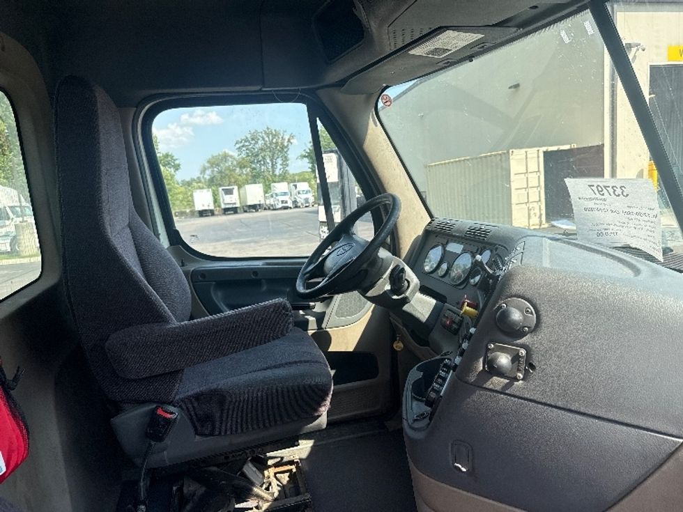 Day Cab Tractor-Heavy Duty Tractors-Freightliner-2018-Cascadia 11364ST-Ypsilanti-MI-515,617\n\t\tmiles-$ 29,500 - Image 14