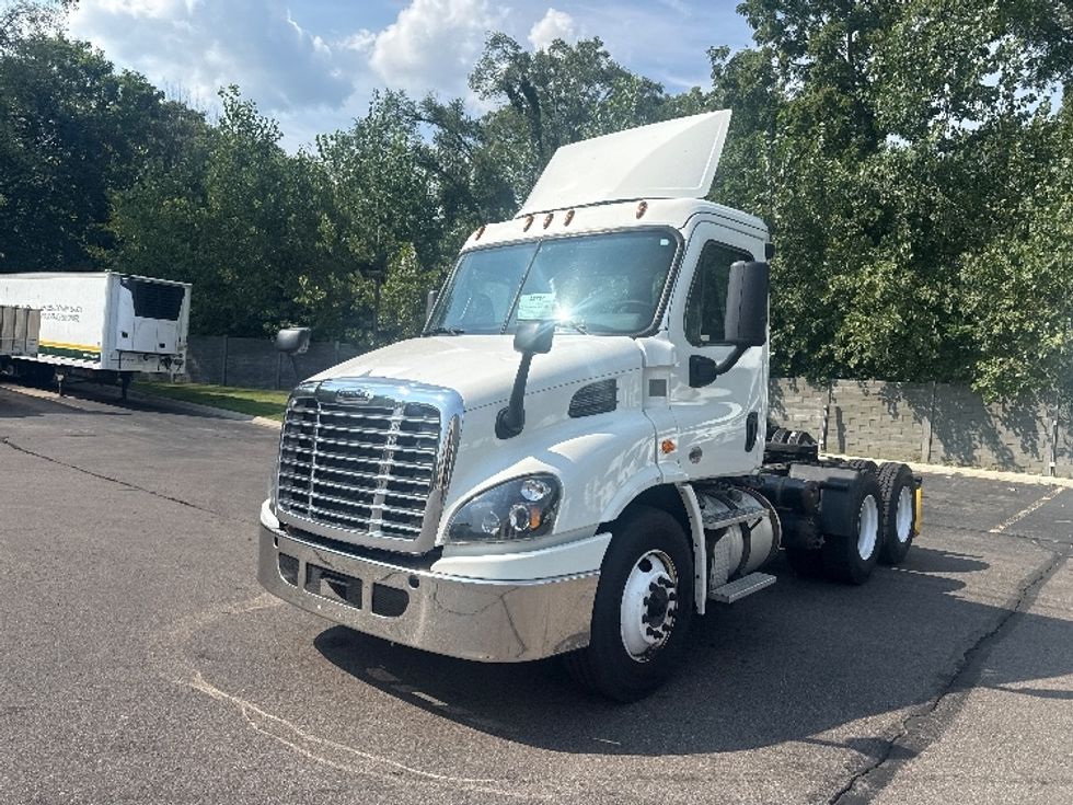 Day Cab Tractor-Heavy Duty Tractors-Freightliner-2018-Cascadia 11364ST-Ypsilanti-MI-515,617\n\t\tmiles-$ 29,500 - Image 3