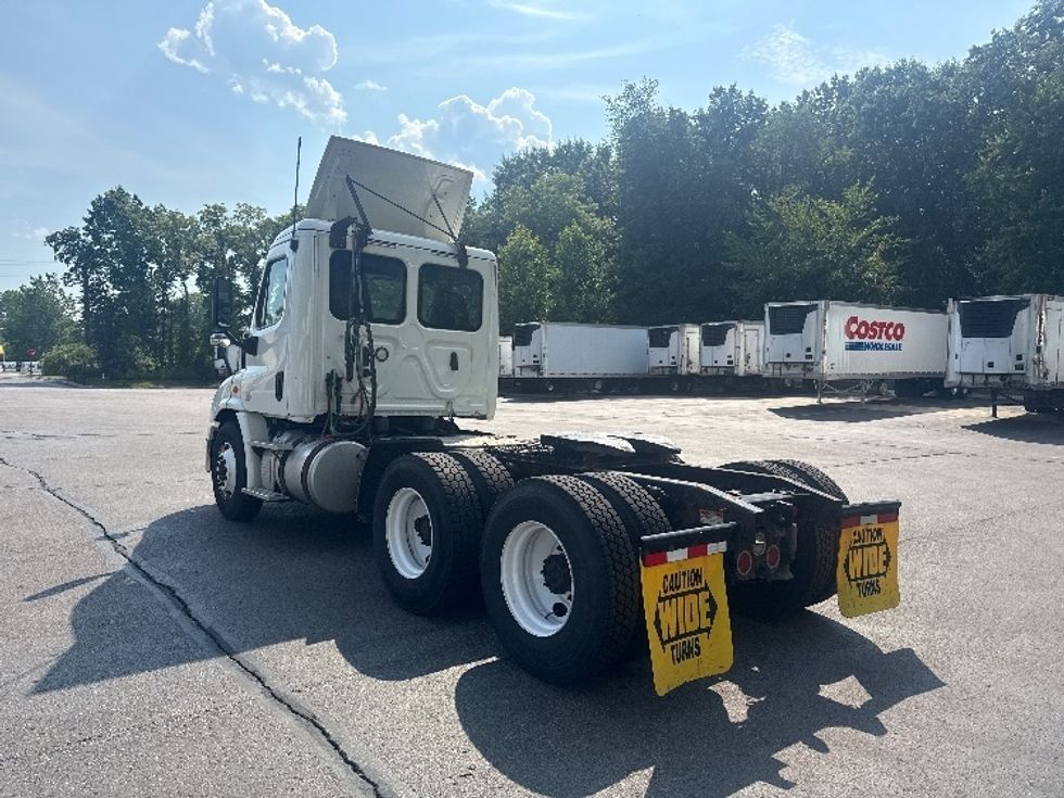 Day Cab Tractor-Heavy Duty Tractors-Freightliner-2018-Cascadia 11364ST-Ypsilanti-MI-515,617\n\t\tmiles-$ 29,500 - Image 5