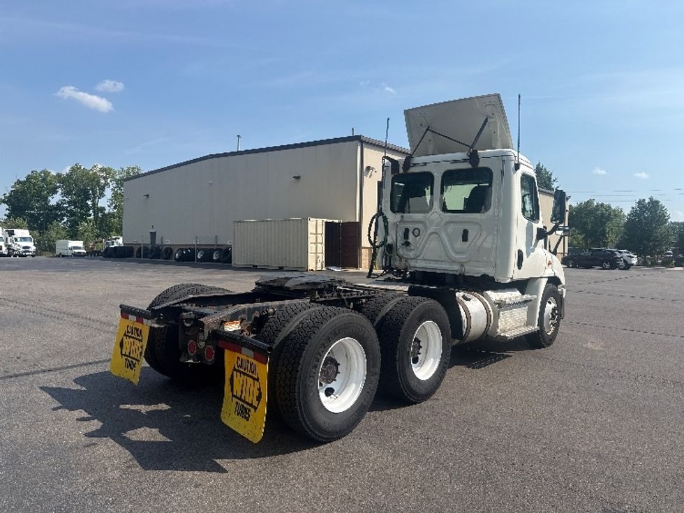 Day Cab Tractor-Heavy Duty Tractors-Freightliner-2018-Cascadia 11364ST-Ypsilanti-MI-515,617\n\t\tmiles-$ 29,500 - Image 7