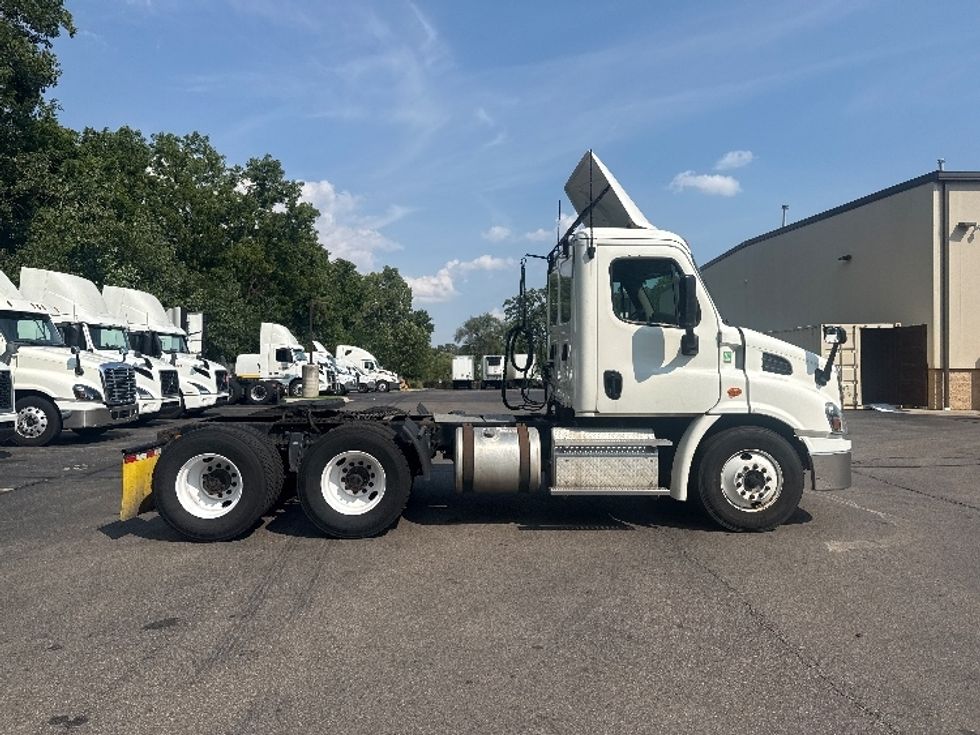 Day Cab Tractor-Heavy Duty Tractors-Freightliner-2018-Cascadia 11364ST-Ypsilanti-MI-515,617\n\t\tmiles-$ 29,500 - Image 8