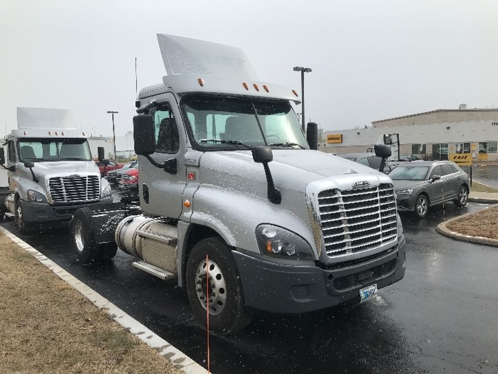 Day Cab Tractor-Heavy Duty Tractors-Freightliner-2018-Cascadia 12542ST-Allentown-PA-268,170\n\t\tmiles-$ 36,500 - Image 1