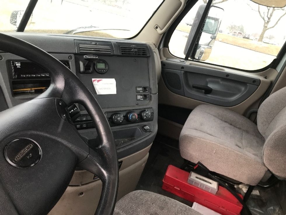 Day Cab Tractor-Heavy Duty Tractors-Freightliner-2018-Cascadia 12542ST-Allentown-PA-268,170\n\t\tmiles-$ 36,500 - Image 10
