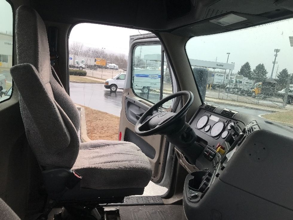 Day Cab Tractor-Heavy Duty Tractors-Freightliner-2018-Cascadia 12542ST-Allentown-PA-268,170\n\t\tmiles-$ 36,500 - Image 14