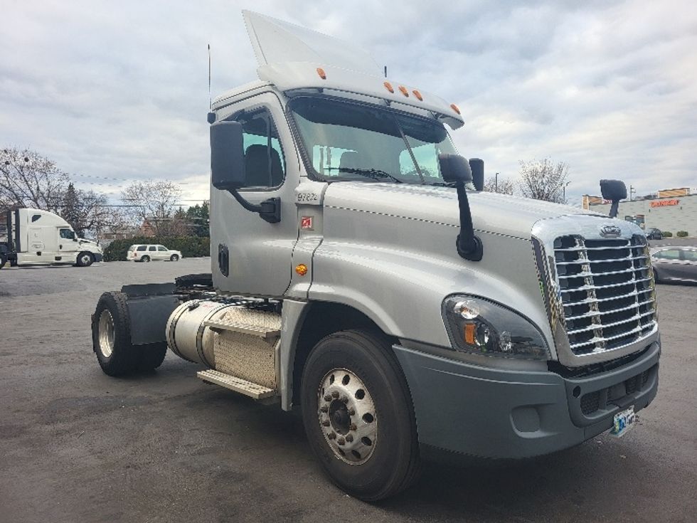 Day Cab Tractor-Heavy Duty Tractors-Freightliner-2018-Cascadia 12542ST-Allentown-PA-288,851\n\t\tmiles-$ 35,500 - Image 1