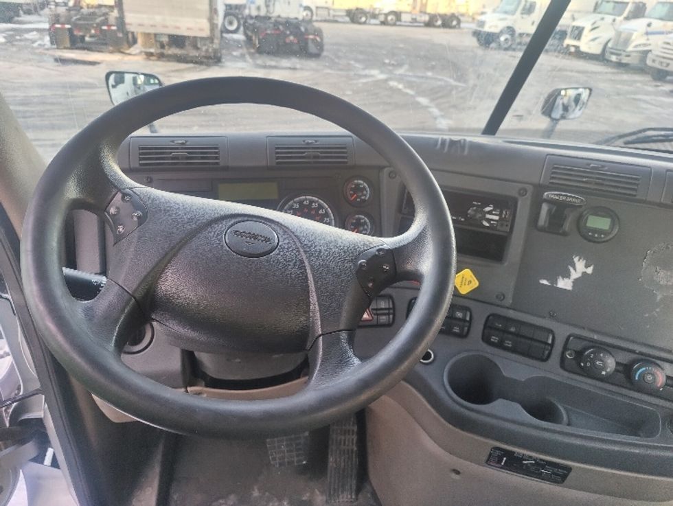 Day Cab Tractor-Heavy Duty Tractors-Freightliner-2018-Cascadia 12542ST-Allentown-PA-288,851\n\t\tmiles-$ 35,500 - Image 10