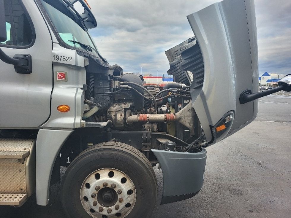 Day Cab Tractor-Heavy Duty Tractors-Freightliner-2018-Cascadia 12542ST-Allentown-PA-288,851\n\t\tmiles-$ 35,500 - Image 16