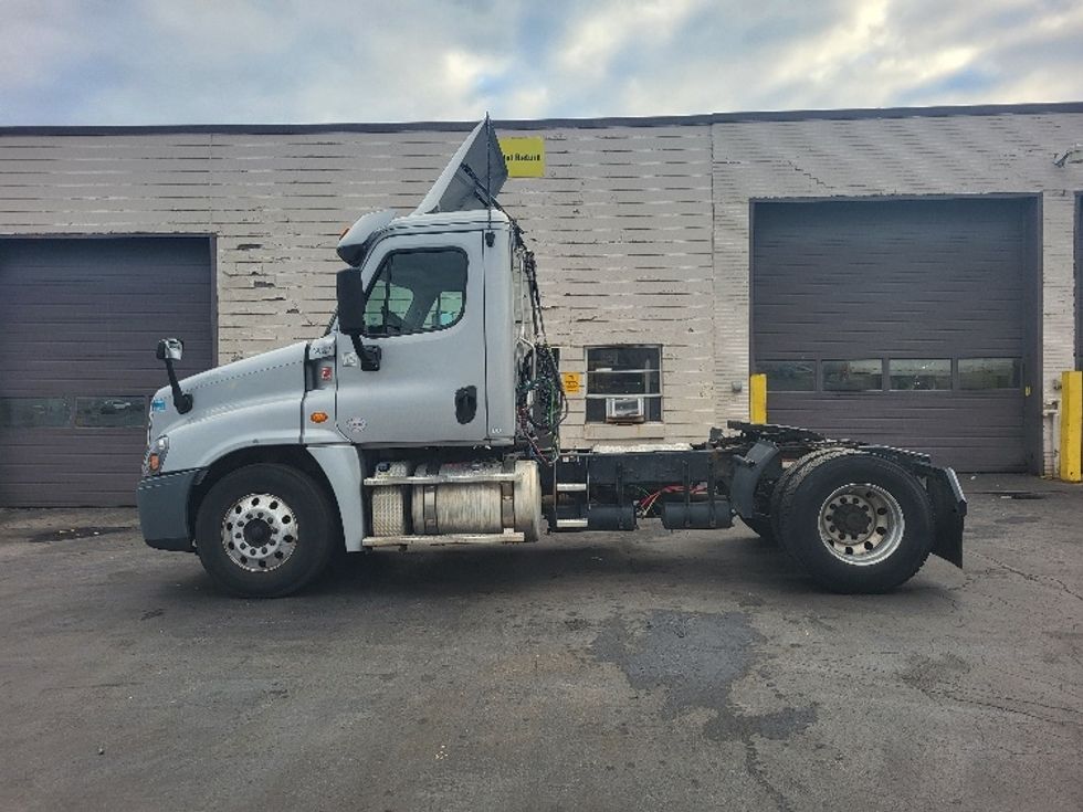 Day Cab Tractor-Heavy Duty Tractors-Freightliner-2018-Cascadia 12542ST-Allentown-PA-288,851\n\t\tmiles-$ 35,500 - Image 4