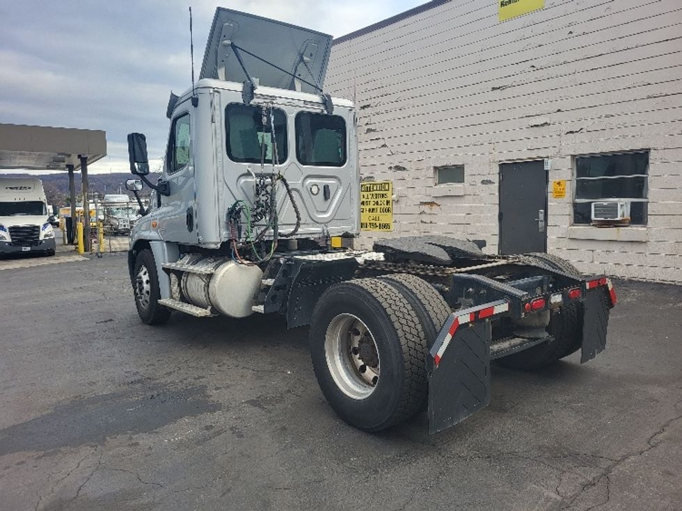 Day Cab Tractor-Heavy Duty Tractors-Freightliner-2018-Cascadia 12542ST-Allentown-PA-288,851\n\t\tmiles-$ 35,500 - Image 5