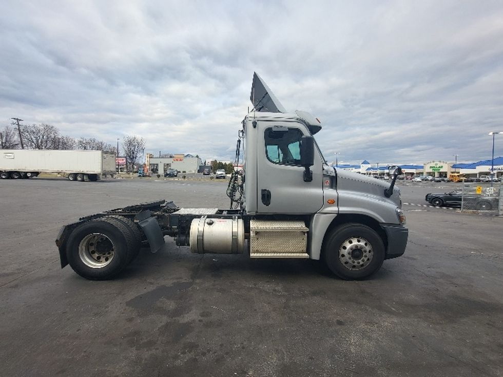 Day Cab Tractor-Heavy Duty Tractors-Freightliner-2018-Cascadia 12542ST-Allentown-PA-288,851\n\t\tmiles-$ 35,500 - Image 8