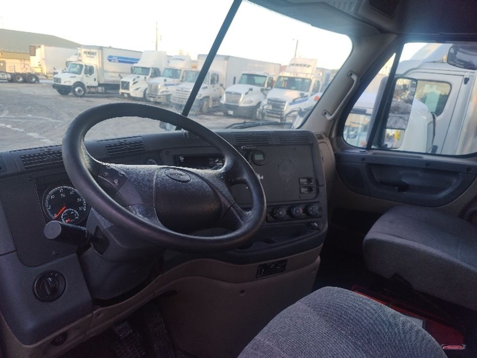 Day Cab Tractor-Heavy Duty Tractors-Freightliner-2018-Cascadia 12542ST-Allentown-PA-288,851\n\t\tmiles-$ 35,500 - Image 9