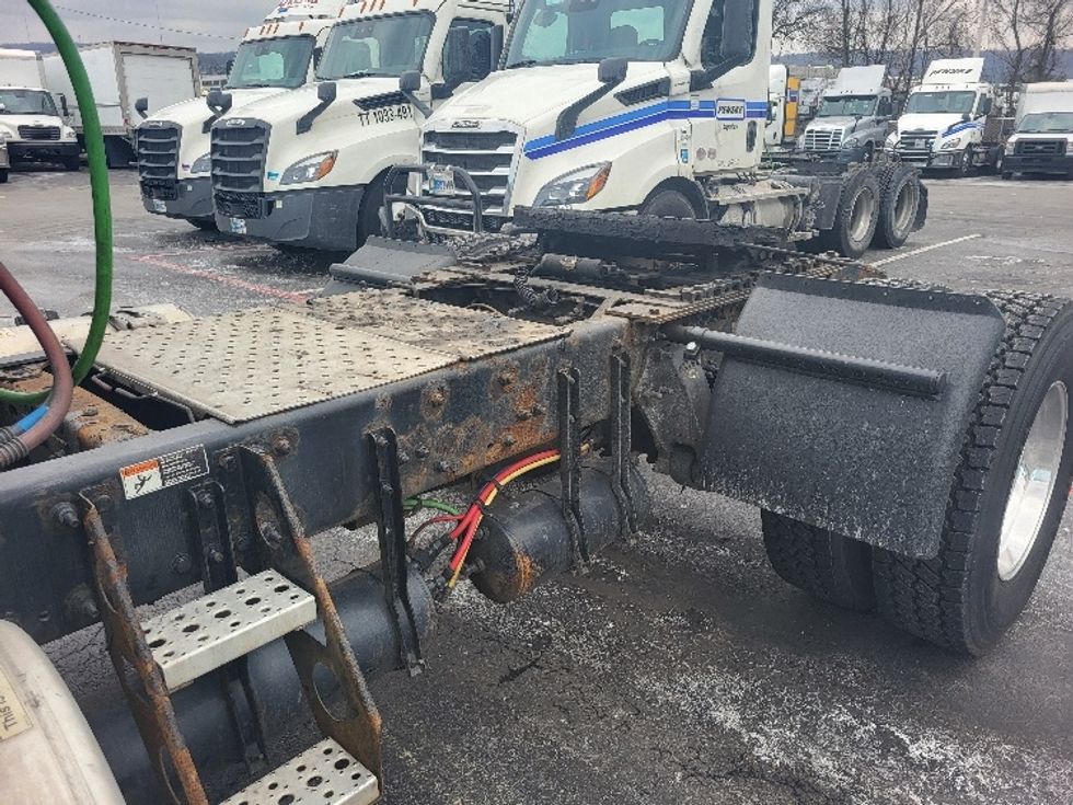 Day Cab Tractor-Heavy Duty Tractors-Freightliner-2018-Cascadia 12542ST-Allentown-PA-312,125\n\t\tmiles-$ 34,500 - Image 17