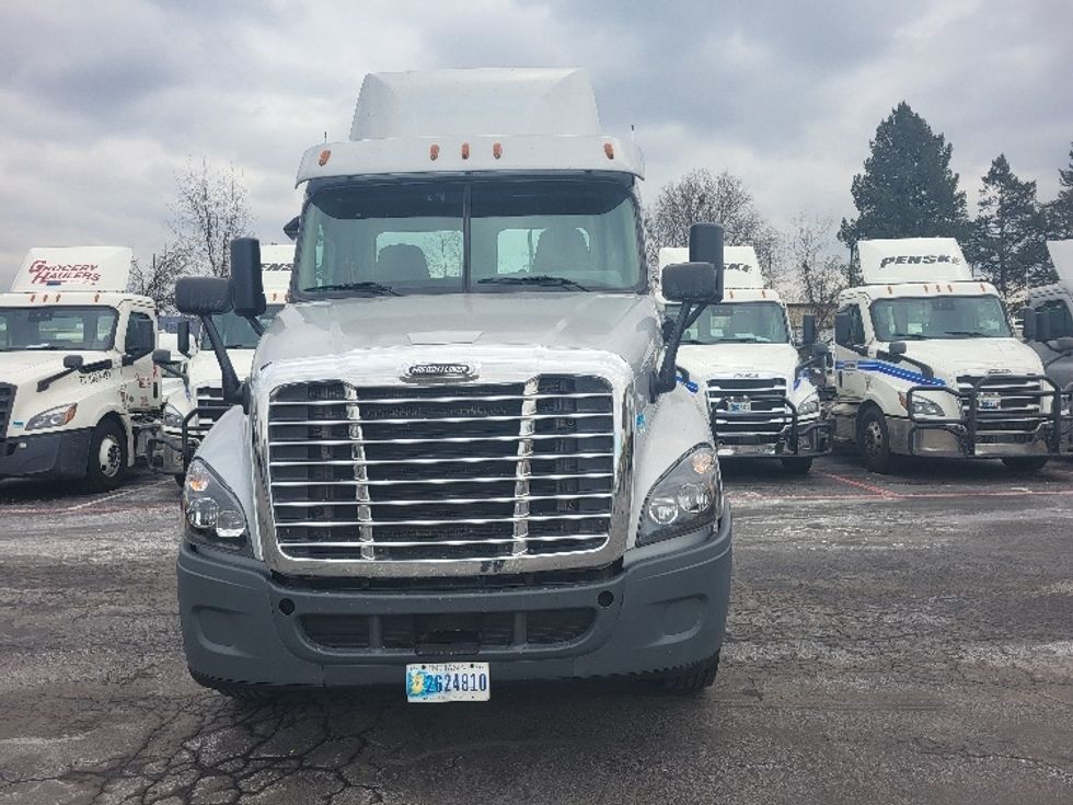 Day Cab Tractor-Heavy Duty Tractors-Freightliner-2018-Cascadia 12542ST-Allentown-PA-312,125\n\t\tmiles-$ 34,500 - Image 2