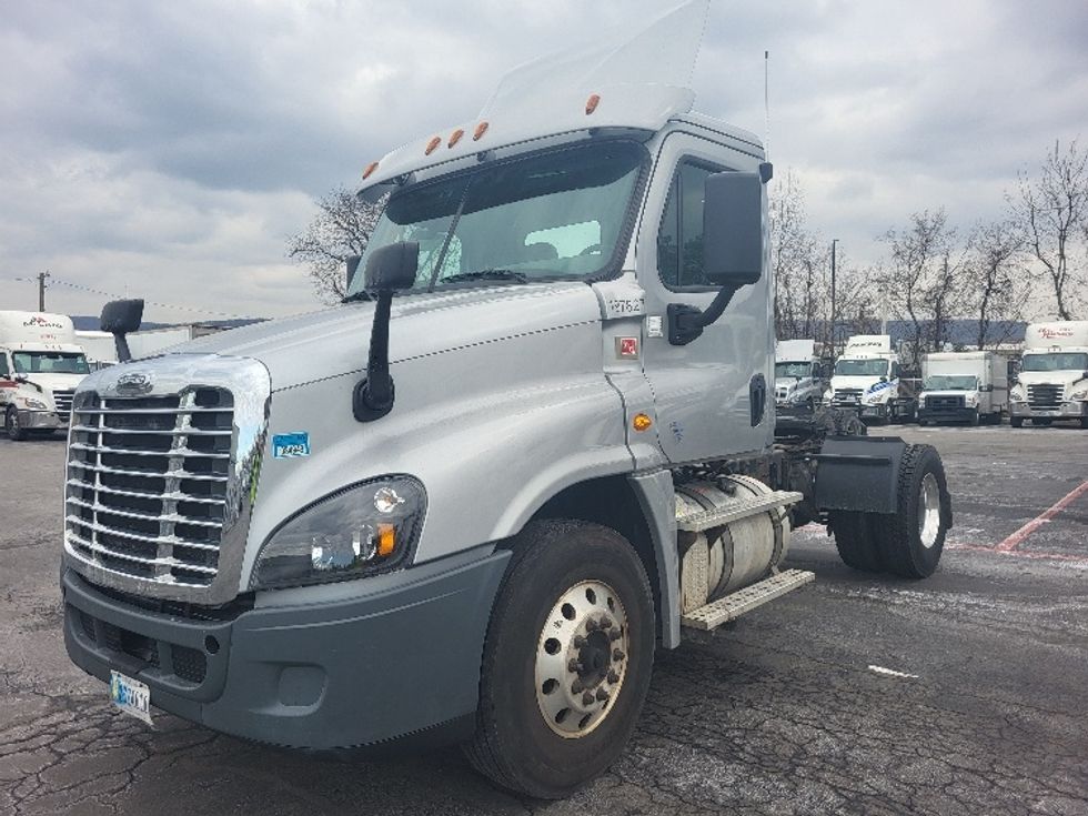 Day Cab Tractor-Heavy Duty Tractors-Freightliner-2018-Cascadia 12542ST-Allentown-PA-312,125\n\t\tmiles-$ 34,500 - Image 3