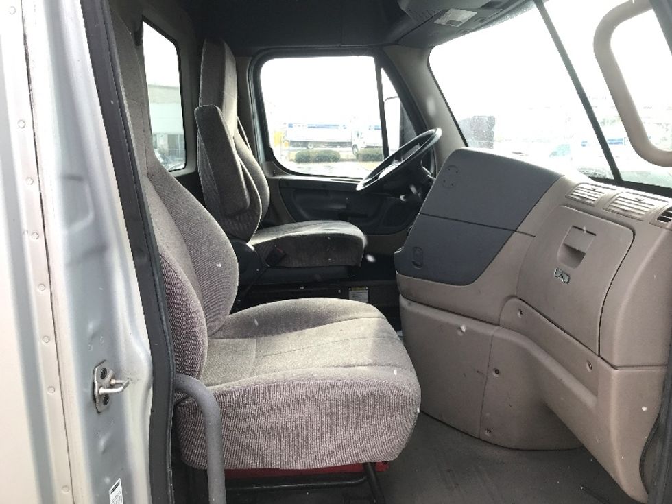 Day Cab Tractor-Heavy Duty Tractors-Freightliner-2018-Cascadia 12542ST-Allentown-PA-332,177\n\t\tmiles-$ 33,750 - Image 14